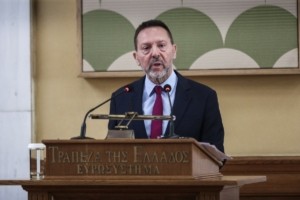 Στουρνάρας: «Πιθανότερη η μείωση των επιτοκίων από την ΕΚΤ παρά η αύξηση τους»
