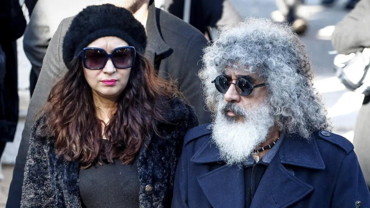 Τα “μαζεύει” η σύζυγος Γιάννη Γιοκαρίνη: “Δεν με έπιασε από τον λαιμό – Ήθελα να προλάβω μία ενδεχόμενη απειλή”