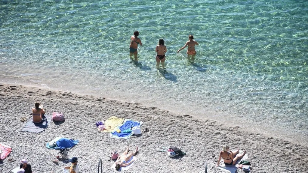 Άκρως καλοκαιρινό το σκηνικό από τη Δευτέρα 19/5 – «Κοκτέιλ» υψηλών θερμοκρασιών και αφρικανικής σκόνης