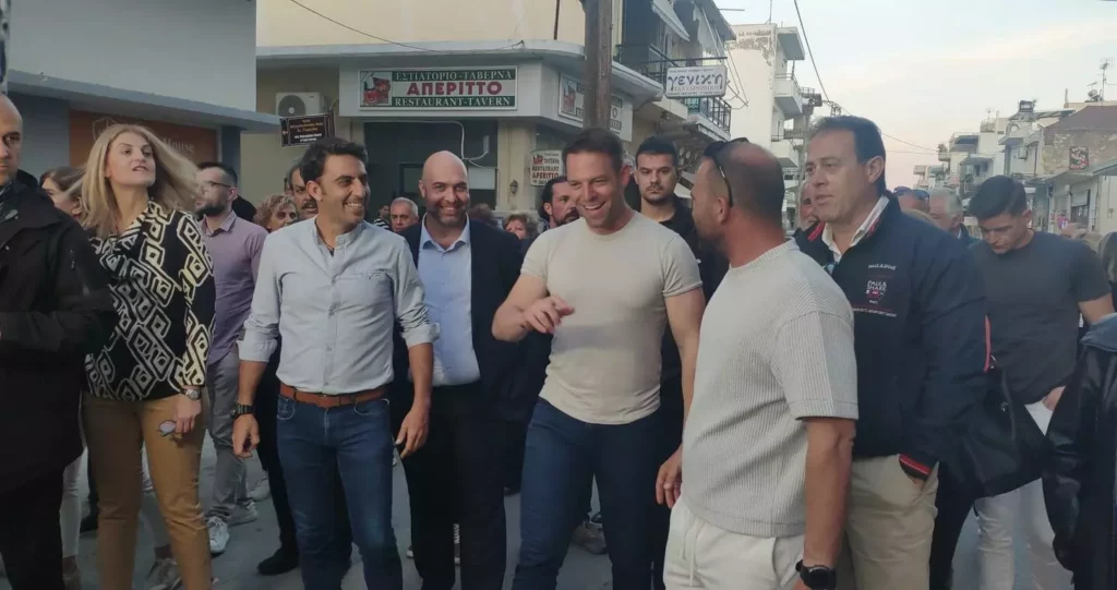 Στις Μοίρες ο Στέφανος Κασσελάκης – “Δεν είμαστε πιασμένοι από κανέναν, δεν βασιζόμαστε σε κανέναν”