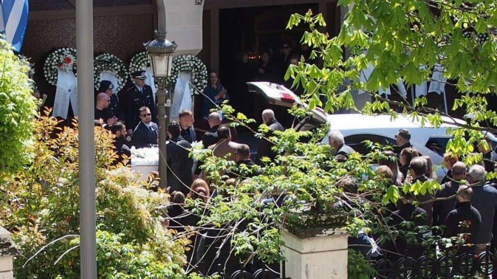 Ράγισαν καρδιές στην κηδεία του 31χρονου αστυνομικού στα Γρεβενά