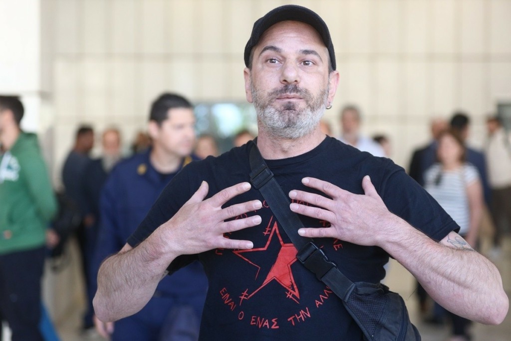 Άγγελος Κοντοθάνος: «Εύχομαι οι τύψεις να τους κάνουν να τρελαθούν και να τους μισήσουν τα παιδιά τους»