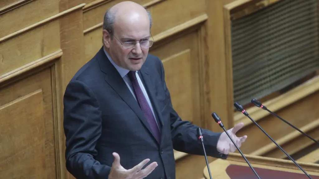 Xατζηδάκης στο TikTok: Αυτές είναι οι 9 αλλαγές που θα κάνουν καλύτερη τη ζωή των Ελλήνων το 2025