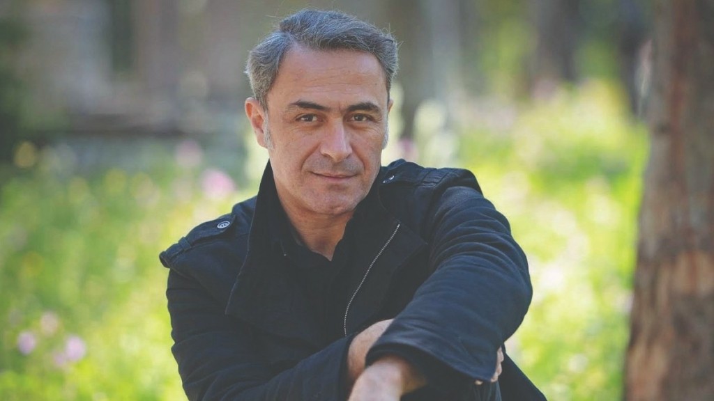 Ο Θανάσης Κουρλαμπάς απαντά για την απομάκρυνση του Πολυδερόπουλου από τον “Μάρτυρα Κατηγορίας”