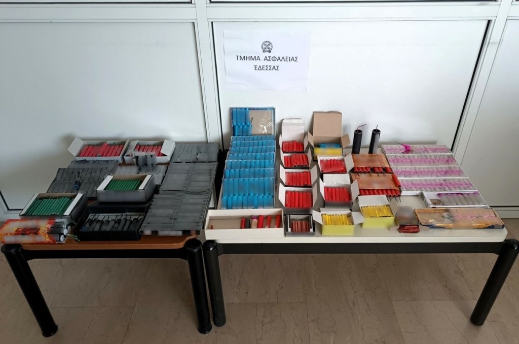Πέλλα: Συνελήφθησαν 4 ανήλικοι – Είχαν στην κατοχή τους πάνω από 1.000 κροτίδες
