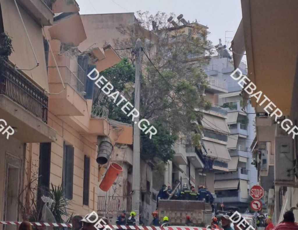 Τραγωδία στον Πειραιά: Νεκρός 31χρονος από την κατάρρευση τμήματος διώροφου κτιρίου (pics)