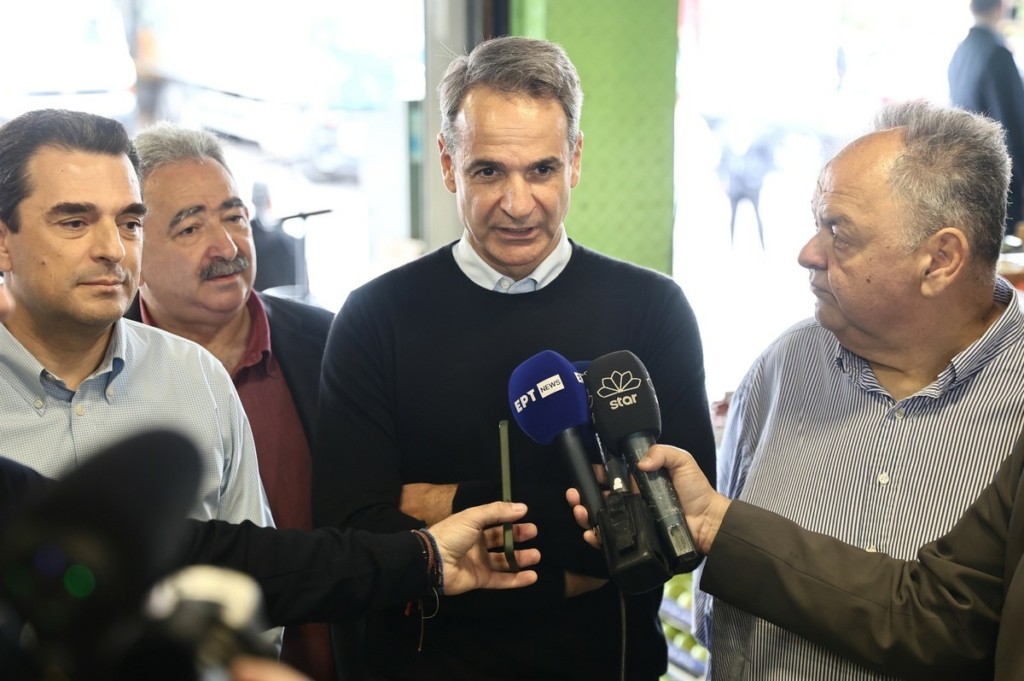 Μητσοτάκης από τη λαχαναγορά του Ρέντη: Η μάχη κατά της ακρίβειας είναι συνεχής