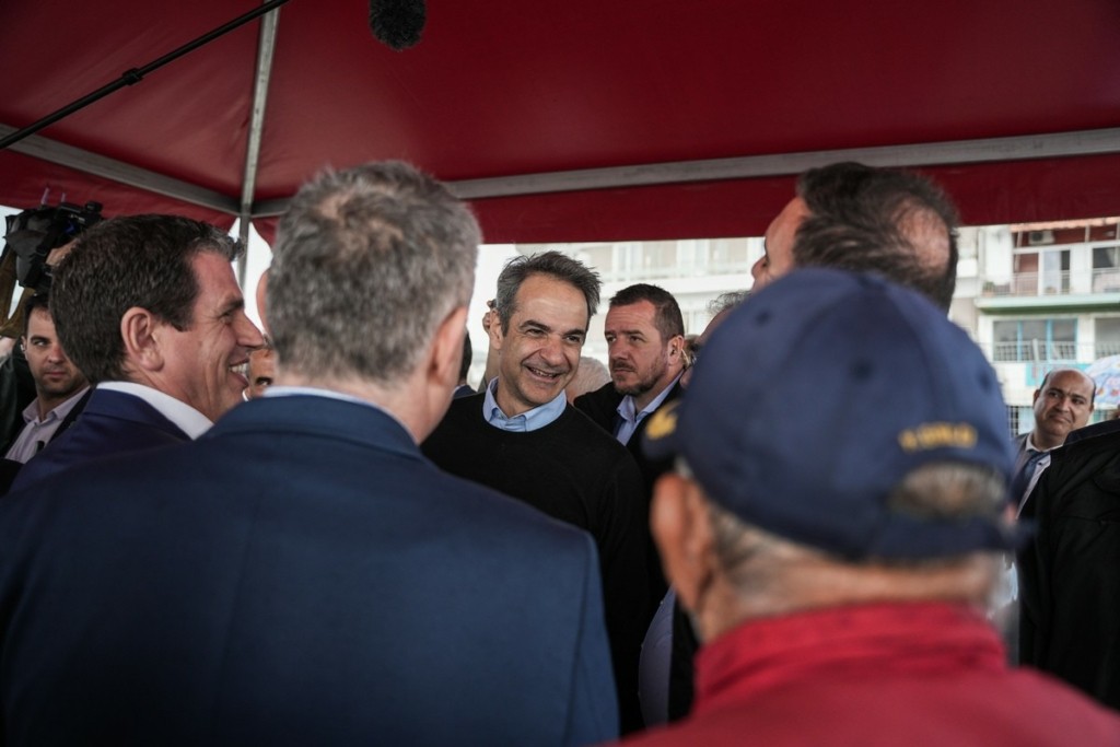 Και τώρα στο… στόχαστρο του Μητσοτάκη οι ψηφοφόροι που είναι… αναποφάσιστοι