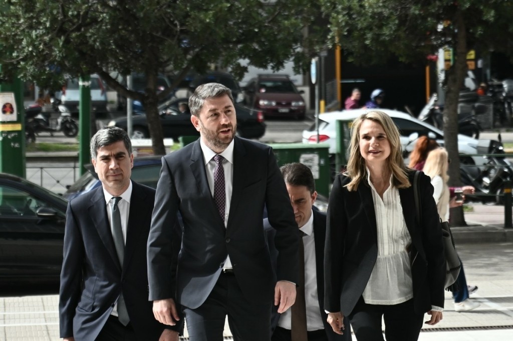 Στον Άρειο Πάγο ο Νίκος Ανδρουλάκης: Καταθέτει αίτημα για τα περί «μονταζιέρας» στα Τέμπη