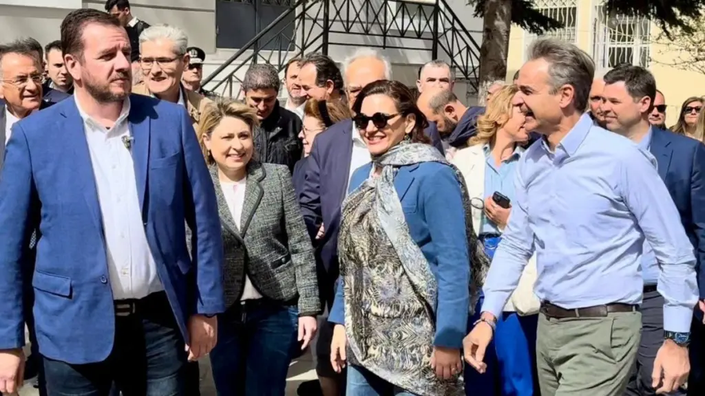 Η Όλγα Κεφαλογιάννη συνόδευσε τον Κυρ. Μητσοτάκη κατά την επίσκεψή του στα Καλάβρυτα