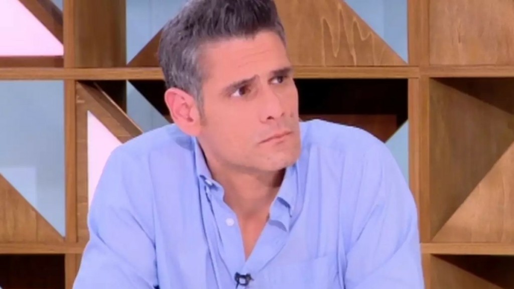 Ξέσπασε ο Δημήτρης Ουγγαρέζος: “Ξεφτιλίζονται, δε μπορούν να τραγουδήσουν και επιμένουν”