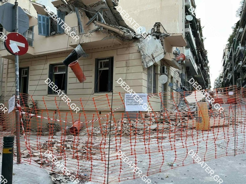 Πειραιάς: Οι πρώτες στιγμές μετά την τραγωδία -Κρατείται ο 48χρονος εργολάβος (vid, pics)