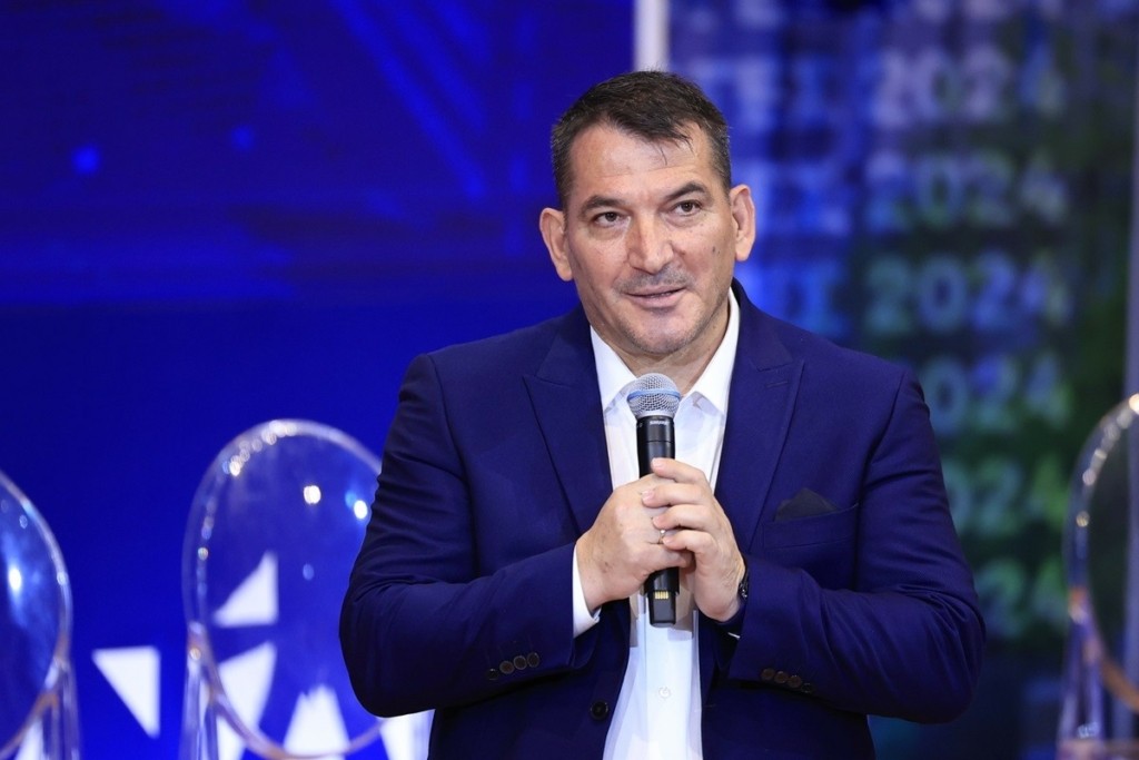 Πύρρος Δήμας: Συγκινητική ομιλία για τον Φρέντι Μπελέρη – «Ο μπαμπάς θα δικαιωθεί Πέτρο μου»