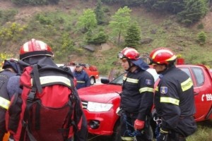 Πέλλα: Πυροσβέστες απεγκλώβισαν δύο άνδρες από άδεια δεξαμενή – Τραυματίστηκαν ελαφρά