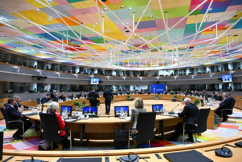 Bloomberg: Ο Μακρόν δεν εγκρίνει βοήθεια 5 δισεκατομμυρίων στην Ουκρανία για αγορά πυρομαχικών