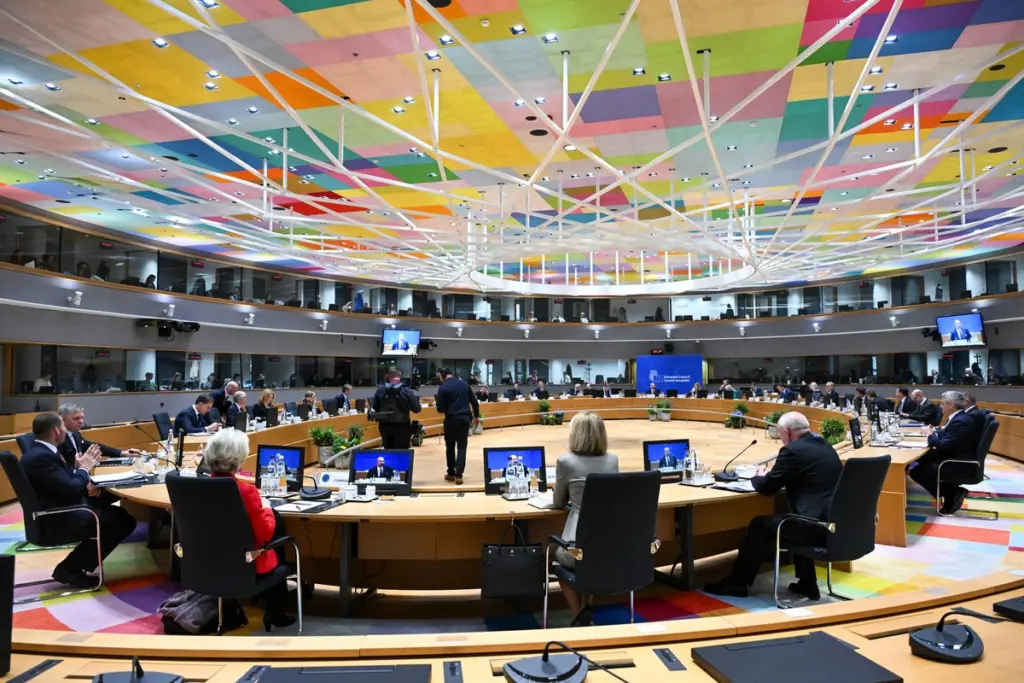 Bloomberg: Ο Μακρόν δεν εγκρίνει βοήθεια 5 δισεκατομμυρίων στην Ουκρανία για αγορά πυρομαχικών