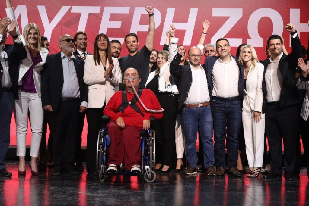 Στέφανος Κασσελάκης: Ανέβασε τον Τσίπρα στη σκηνή στην παρουσίαση του ευρωψηφοδελτίου του ΣΥΡΙΖΑ – «Αλέξη έλα πάνω»
