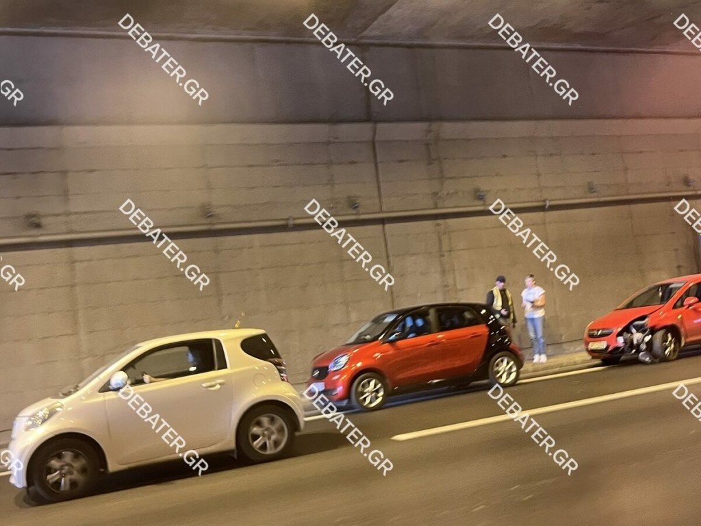 Τροχαίο σε τούνελ λίγο πριν την έξοδο Κύμης