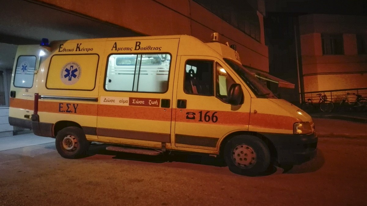 τροχαίο ΕΚΑΒ νύχτα