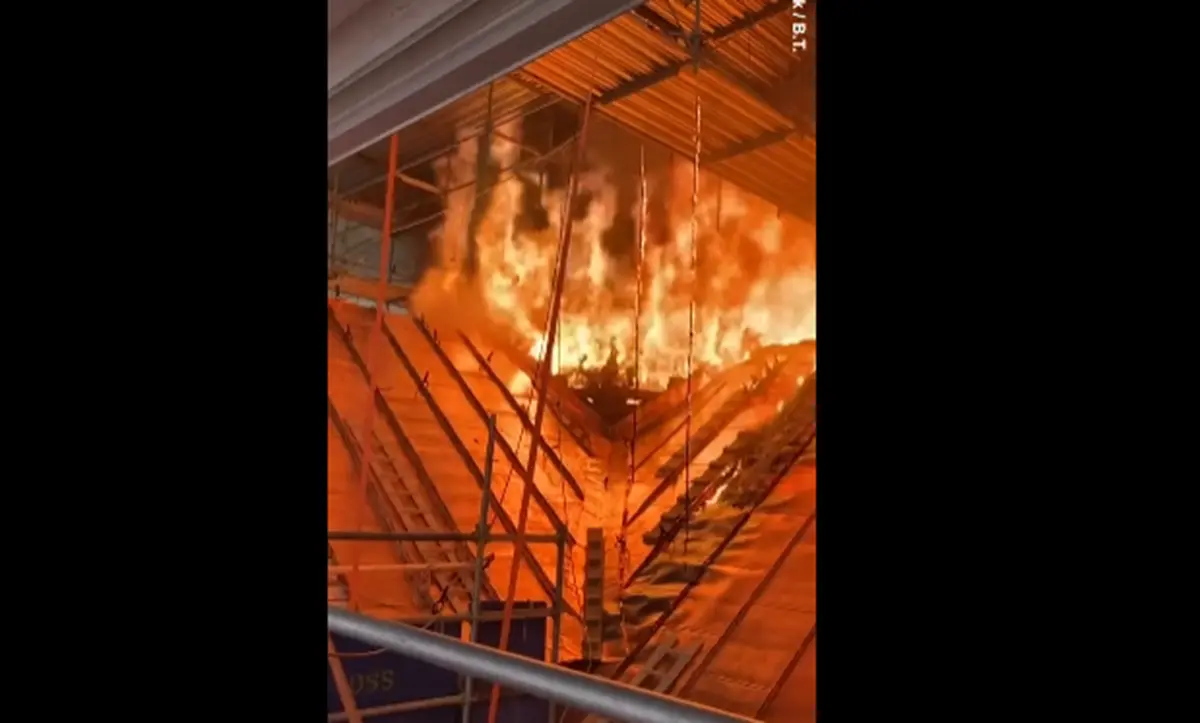 Κοπεγχάγη: Συγκλονιστικό βίντεο από τη μεγάλη φωτιά στο παλιό Χρηματιστήριο