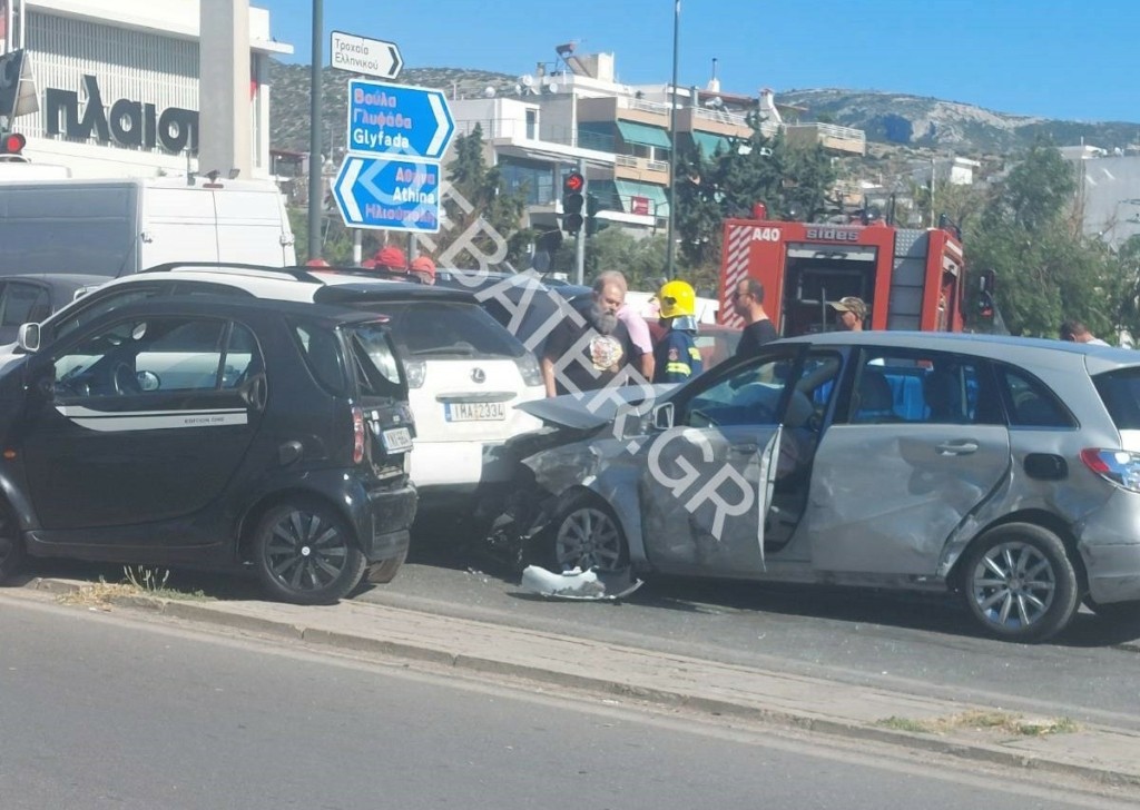 Καραμπόλα εννιά οχημάτων στη συμβολή Αλίμου και Βουλιαγμένης – Τρεις τραυματίες