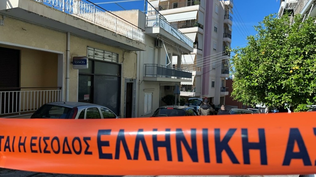 Ηλιούπολη: Η ΕΛΑΣ εξετάζει το σενάριο ο γιος να πυροβόλησε τη μητέρα του και να αυτοκτόνησε