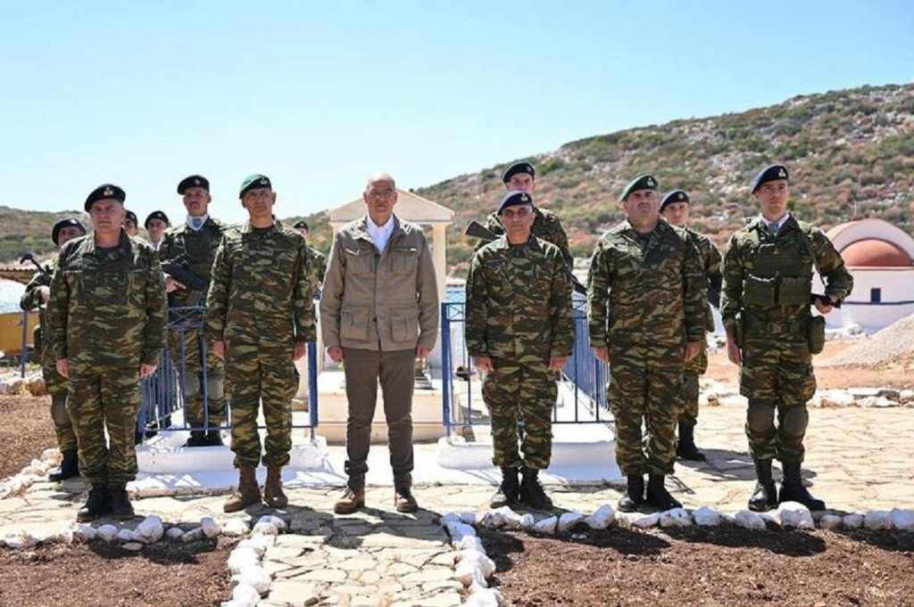 Στην Μεγίστη ο Δένδιας – Το «ευχαριστώ» στους οπλίτες για την υπηρεσία τους στην πατρίδα