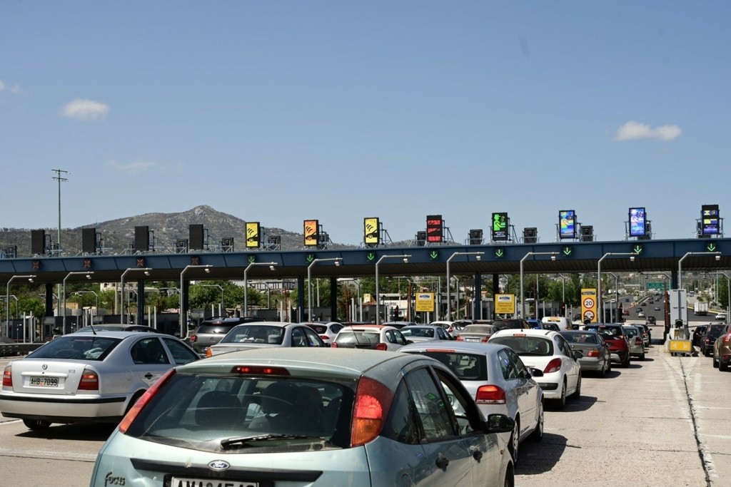 Συνεχίζεται η έξοδος των εκδρομέων του Πάσχα – Πάνω από 84 χιλιάδες οχήματα έφυγαν από την Αττική