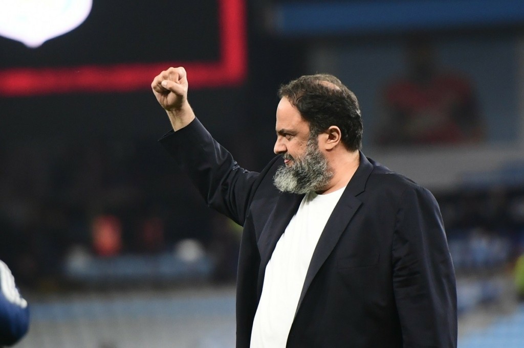 Άστον Βίλα – Ολυμπιακός: Ξέφρενοι πανηγυρισμοί από τους «ερυθρόλευκους» σε χορτάρι και εξέδρα