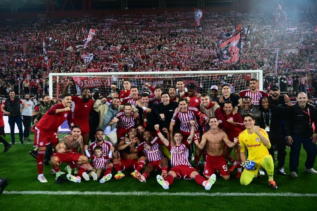 Ολυμπιακός – Άστον Βίλα: Ένα κουβάρι ομάδα και κόσμος μετά την ιστορική πρόκριση στον τελικό του Conference League