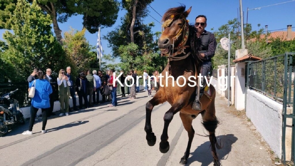 Κόρινθος: Αναβίωσε το έθιμο των καβαλάρηδων στην εορτή του Αγίου Γεωργίου