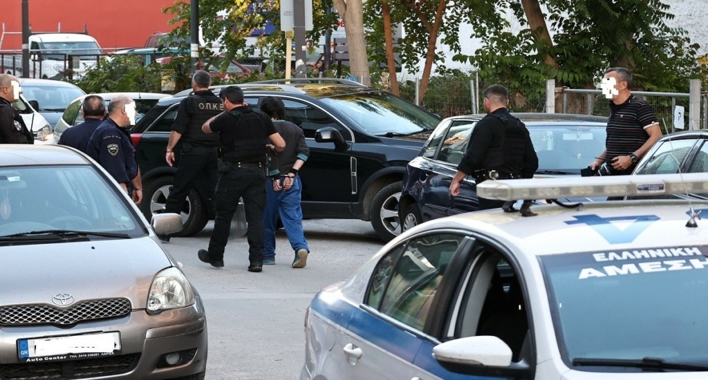 Λάρισα: Αιματηρή συμπλοκή σε διαμέρισμα πολυκατοικίας – Στο νοσοκομείο δυο άτομα