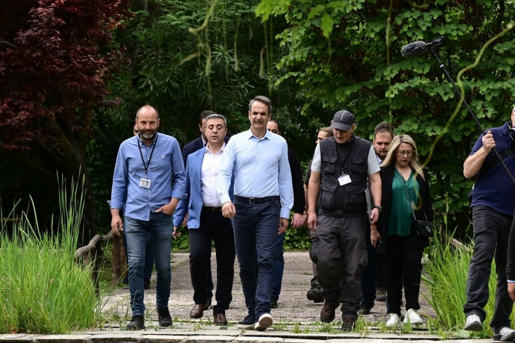 Κυριάκος Μητσοτάκης: Στη Μονή Δαφνίου με τη Λίνα Μενδώνη ο πρωθυπουργός (Pics)