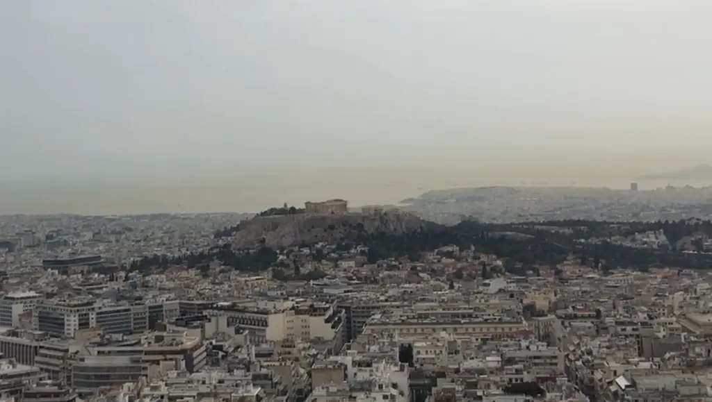 Καιρός: 38άρια, καταιγίδες και αφρικανική σκόνη την Τετάρτη – Πού θα βρέξει