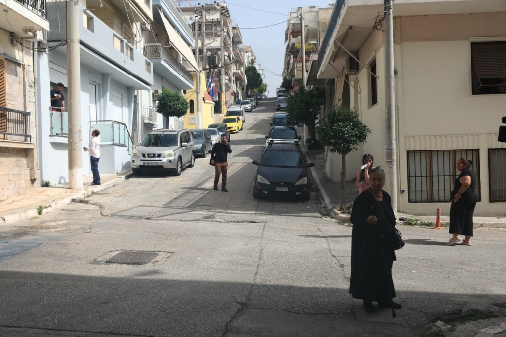 Έκρηξη χειροβομβίδας στην Αγία Βαρβάρα: Οπτικό υλικό με τις κινήσεις του δράστη στα χέρια των αρχών