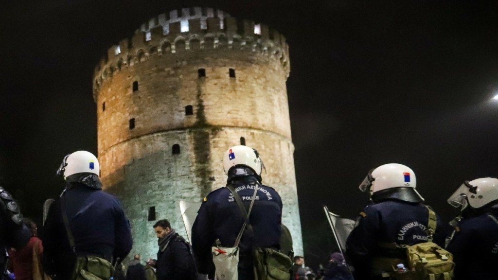 “Αστακός” η Θεσσαλονίκη ενόψει του ντέρμπι Άρης – ΠΑΟΚ που θα κρίνει τον φετινό πρωταθλητή της Super League
