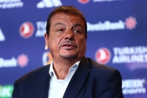 Εργκίν Αταμάν κατά FIBA: Γελοίο να παίζουμε αγώνα νοκ-άουτ στις 12:00