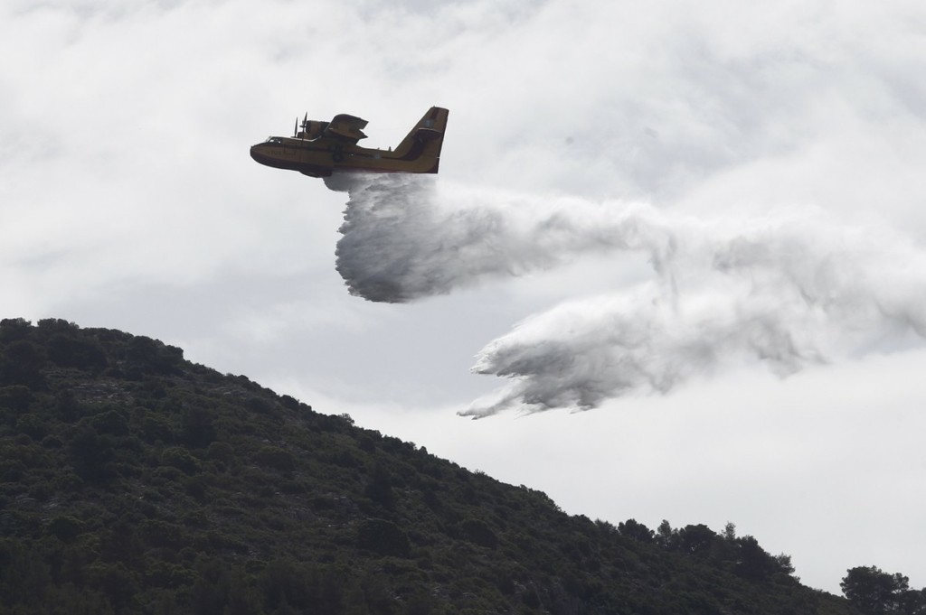 Γιατί έκαναν την εμφάνισή τους στον ουρανό Canadair (Pics)