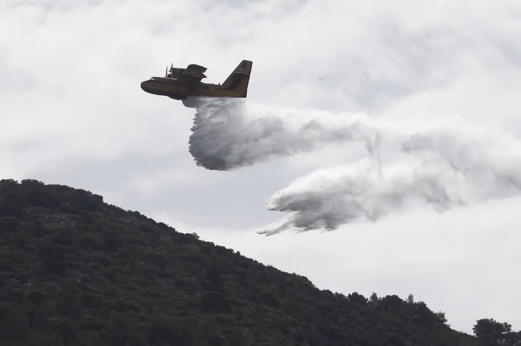 Η Ελλάδα στέλνει δύο Canadair στην Ισπανία για τη μάχη με τις δασικές πυρκαγιές