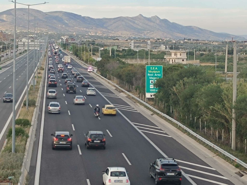 Πάνω από 76.000 οχήματα έχουν επιστρέψει στην Αττική από το πρωί – Κίνηση στα Μέγαρα