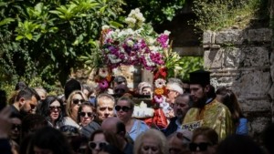 Μεγάλη Παρασκευή – Επιτάφιος: Τι ώρα γίνεται η περιφορά του