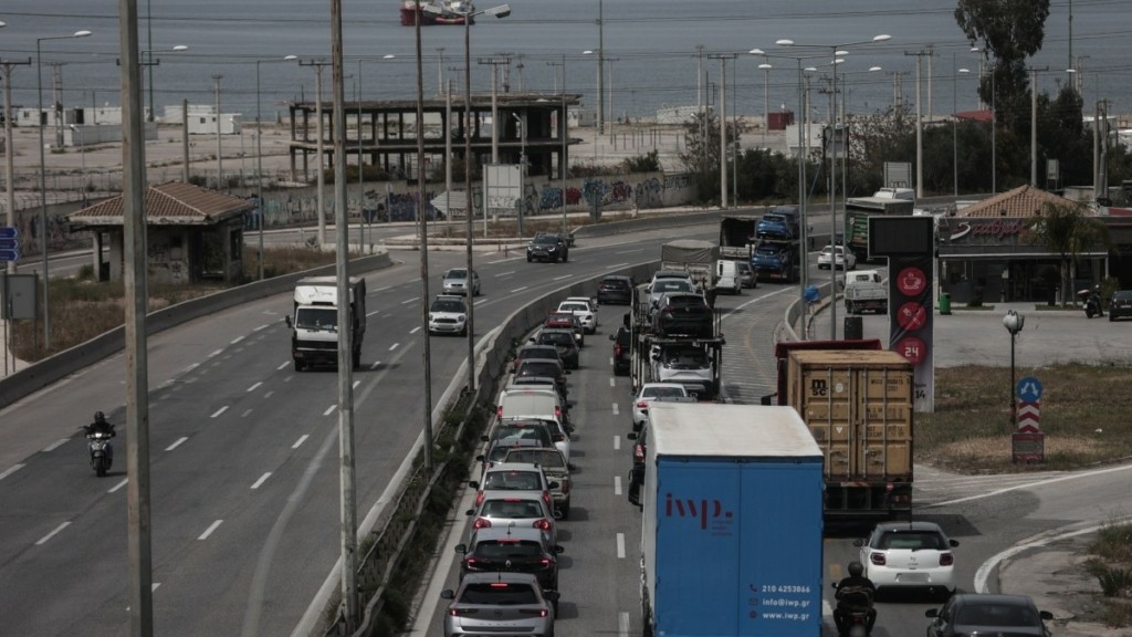 Συνελήφθη 62χρονος που οδηγούσε ανάποδα φορτηγό με επικαθήμενο στη Ν.Ε.Ο. Αθηνών–Θεσσαλονίκης