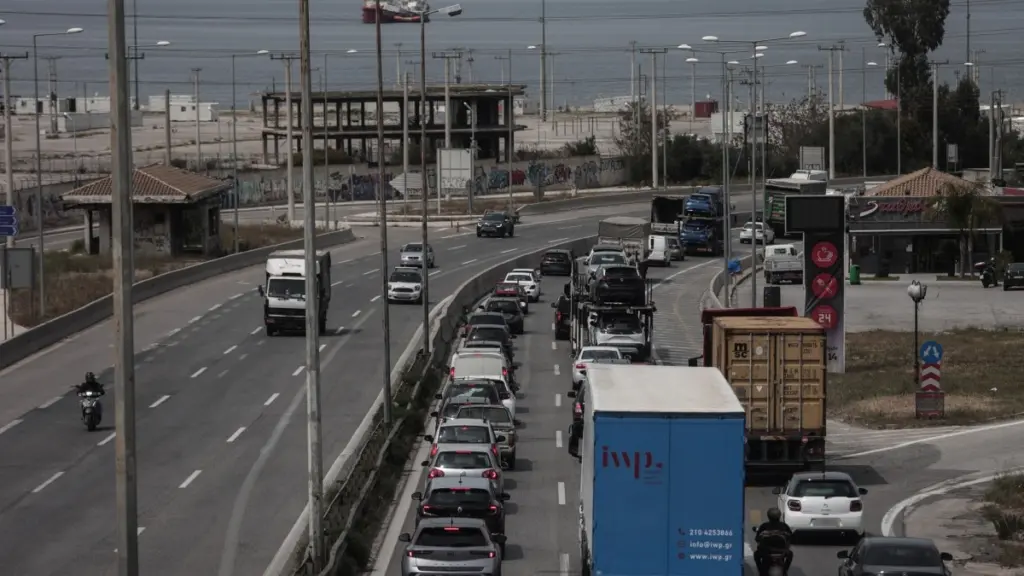 Συνελήφθη 62χρονος που οδηγούσε ανάποδα φορτηγό με επικαθήμενο στη Ν.Ε.Ο. Αθηνών–Θεσσαλονίκης