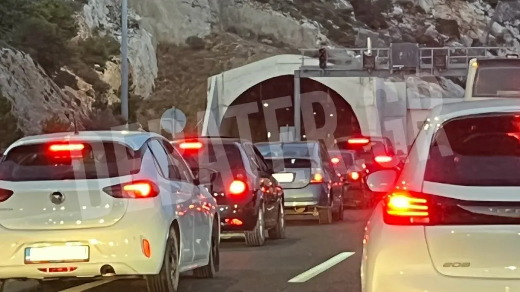 Ιδιαίτερα αυξημένη η κίνηση στην Εθνική οδό Αθηνών-Κορίνθου