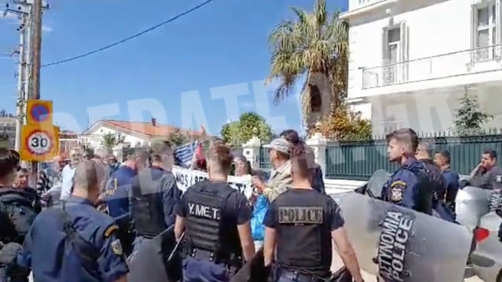 Ένταση στο Γαλάτσι από υποστηρικτές του Μπερίσα – Συνθήματα κατά του Έντι Ράμα