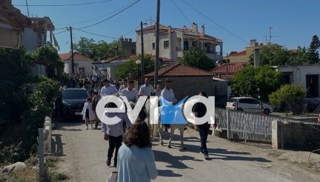 Εύβοια: Με άλογα η περιφορά του Αγίου Γεωργίου