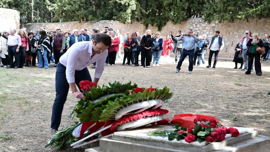 Στο Σκοπευτήριο Καισαριανής ο Κασσελάκης -Κατέθεσε στεφάνι (pics)