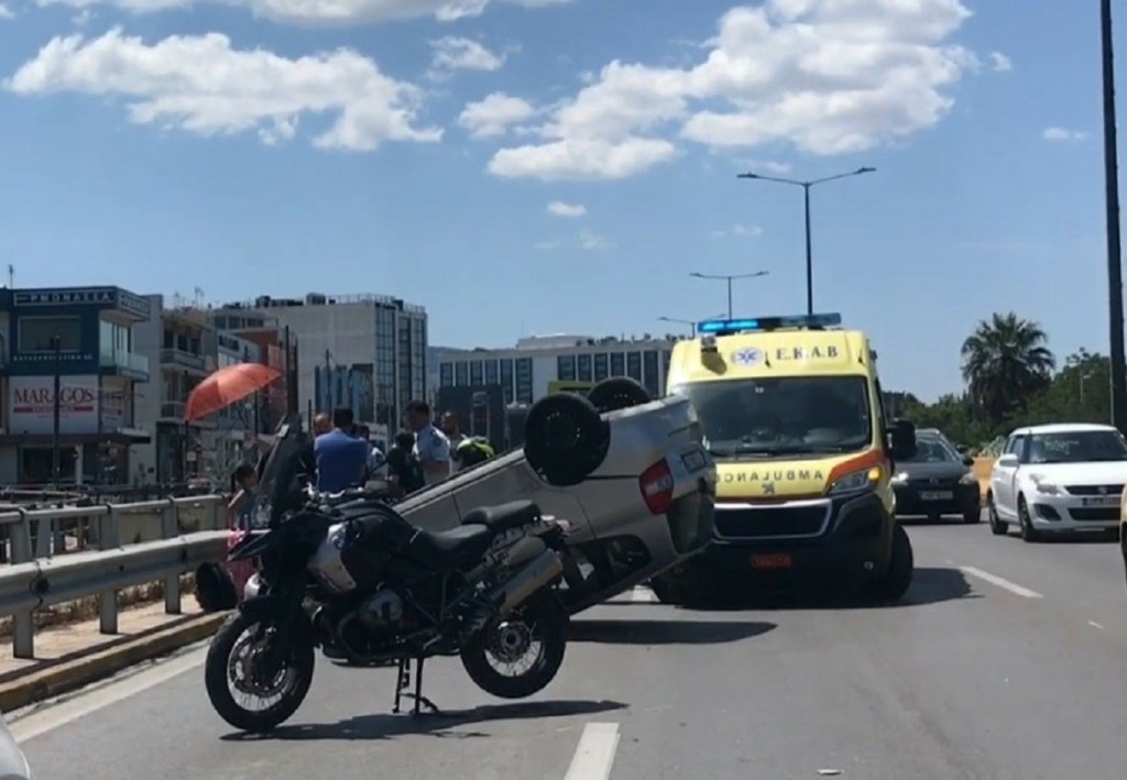 Πυρκαγιά σε όχημα στην Κηφισιάς – Αυξημένη κίνηση στο σημείο