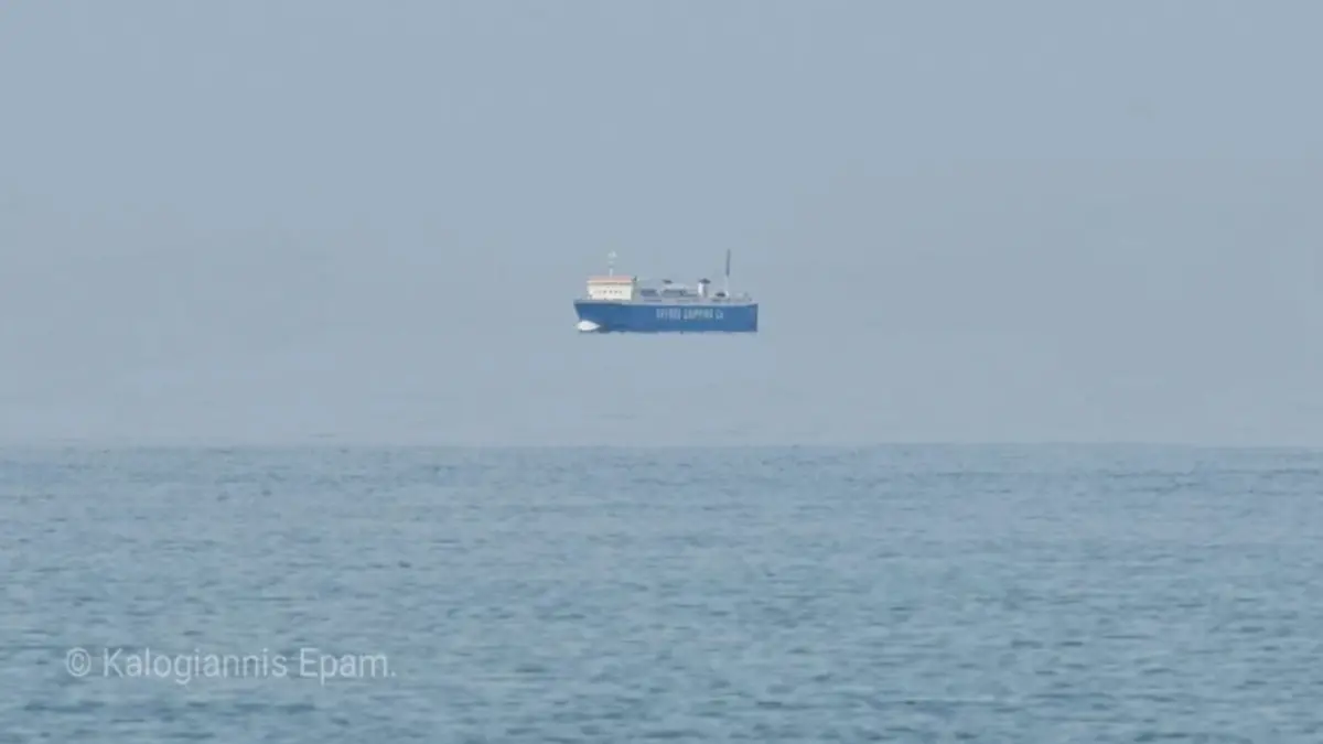 Πλοίο έγινε… ιπτάμενο ανοιχτά της Κύμης -Ποιο είναι το φαινόμενο που προκάλεσε την εικόνα