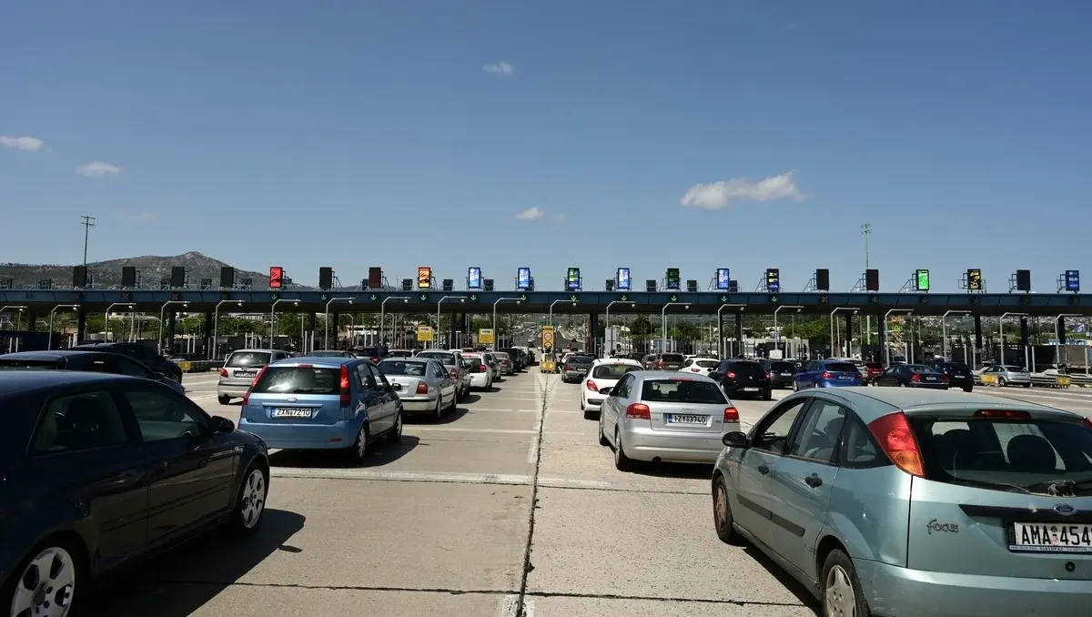 Κορυφώνεται η επιστροφή των εκδρομέων του τριημέρου του Αγίου Πνεύματος – Αυξημένη η κίνηση στην Αθηνών-Κορίνθου
